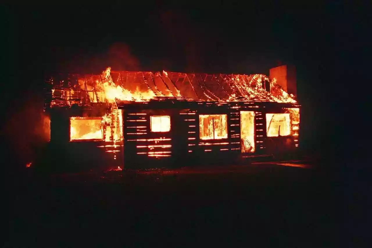 cabane incendiée
