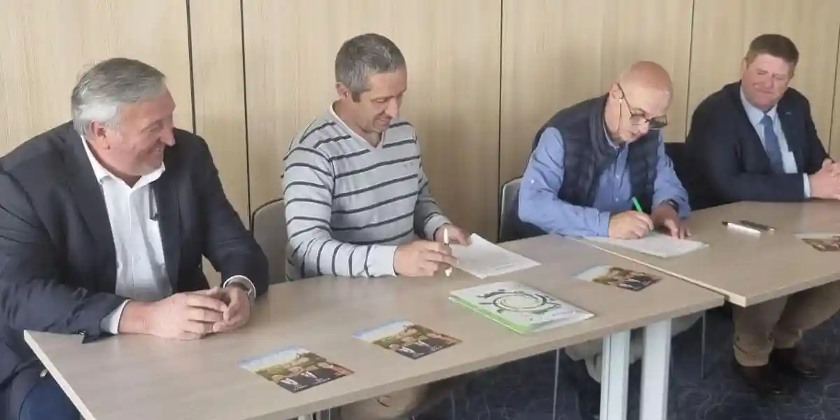 Aveyron : les chasseurs et les motards signent un partenariat pour « sortir du bois et travailler ensemble »