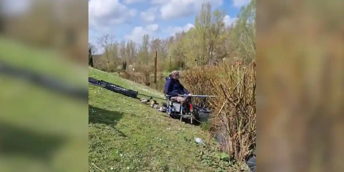 un canard vole les appâts