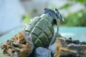Grenade vendue sur une brocante