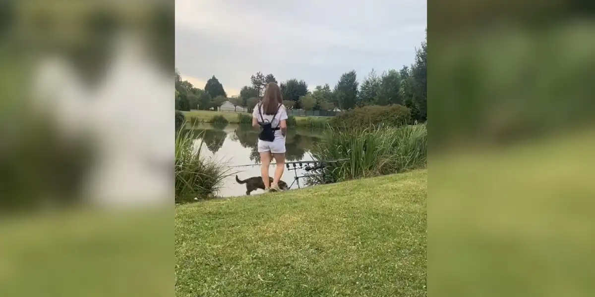 [Vidéo] Volontaire ou maladresse : une jeune femme fait tomber des cannes devant les pêcheurs