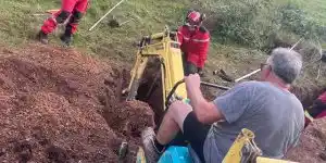 Un chien de chasse secouru à la pelleteuse par les pompiers de Côte -d’Or