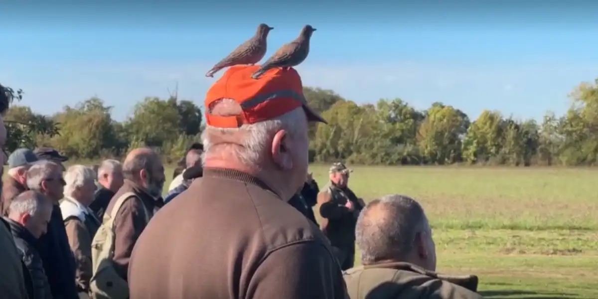 Les chasseurs se sont réunis devant la FDC pour défendre les chasses traditionnelles