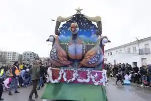 Quand les chasseurs participent à un défilé local